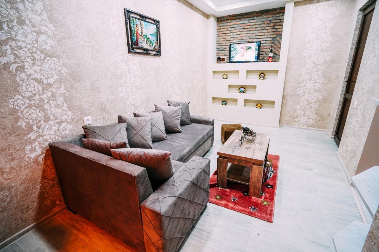 Second House Rustaveli Lejlighed Tbilisi Eksteriør billede