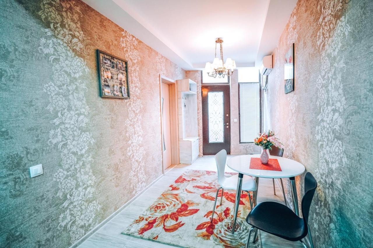 Second House Rustaveli Lejlighed Tbilisi Eksteriør billede